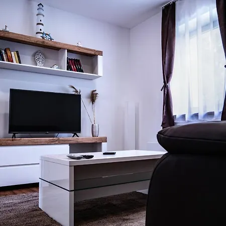 House Nr. 10 *